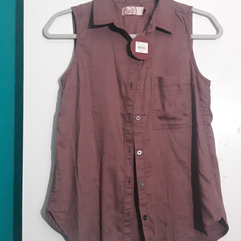 (NWT) SO brand...sleeveless button down shirt!